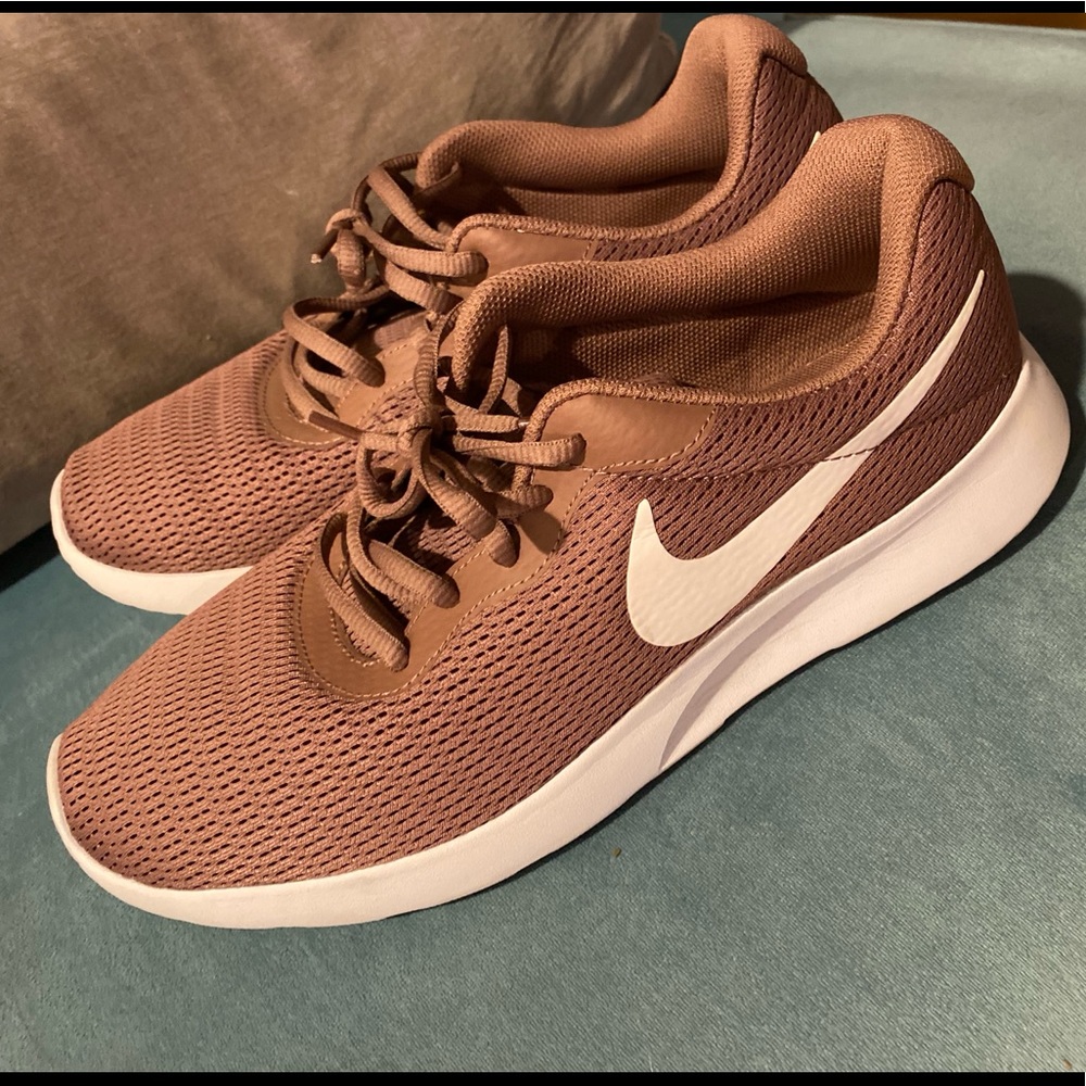 Shoe - Picture 3 of 4